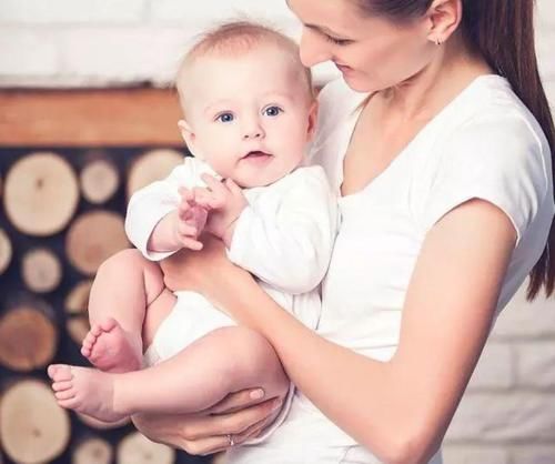 宝宝|宝宝在一周岁前,会经历7个“猛涨期”,新手父母要尽量抓住信号