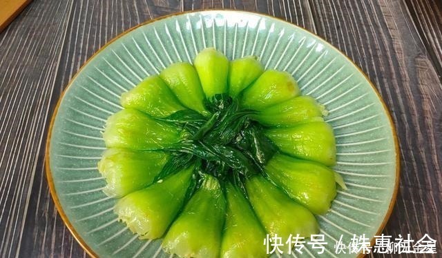 香菇|香菇和油菜是绝配，这样做好吃又好看，每次炒一盘，汤汁都不剩