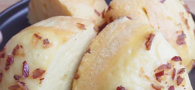 1碗糯米粉,3个鸡蛋,手不沾面,筷子一搅,软糯香甜,比蛋糕好吃