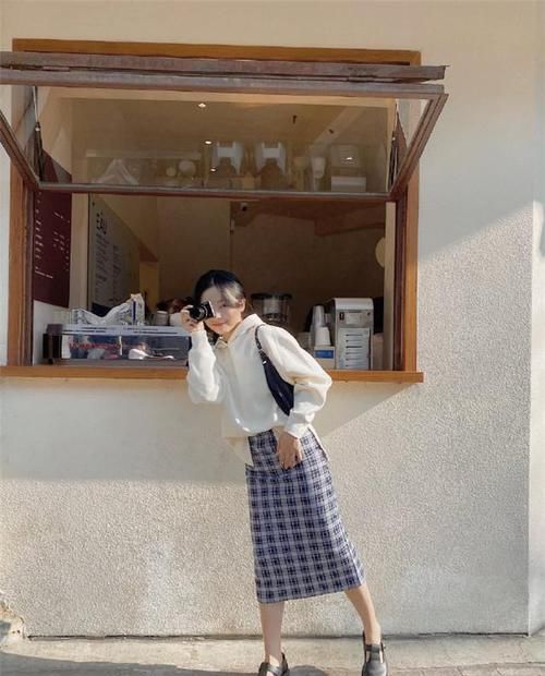 不穿风衣照样高级！看今年流行的卫衣风潮，学会“叠穿”才更时髦