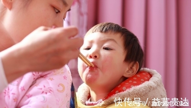 孩子|家长3种无知行为,会拖垮孩子脾胃,医生:别再“虐”娃了