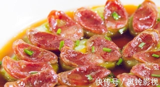 丝瓜蒸腊肠|简单好吃的丝瓜蒸腊肠,荤素搭配,营养美味,家中孩子爱吃的菜肴