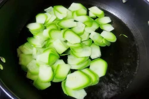 忍不住又做了这道菜，一周吃一次，不放肉也好吃，大人孩子身体棒