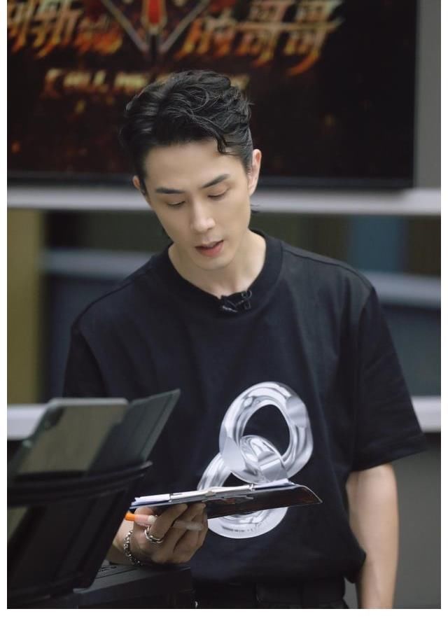 《披荊斬棘的哥哥》總決賽，李承鉉戚薇合唱《天上飛》燃爆全場(chǎng)