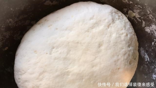 原来炸油条如此简单,不放泡打粉,油条照样蓬松酥脆,外酥里嫩