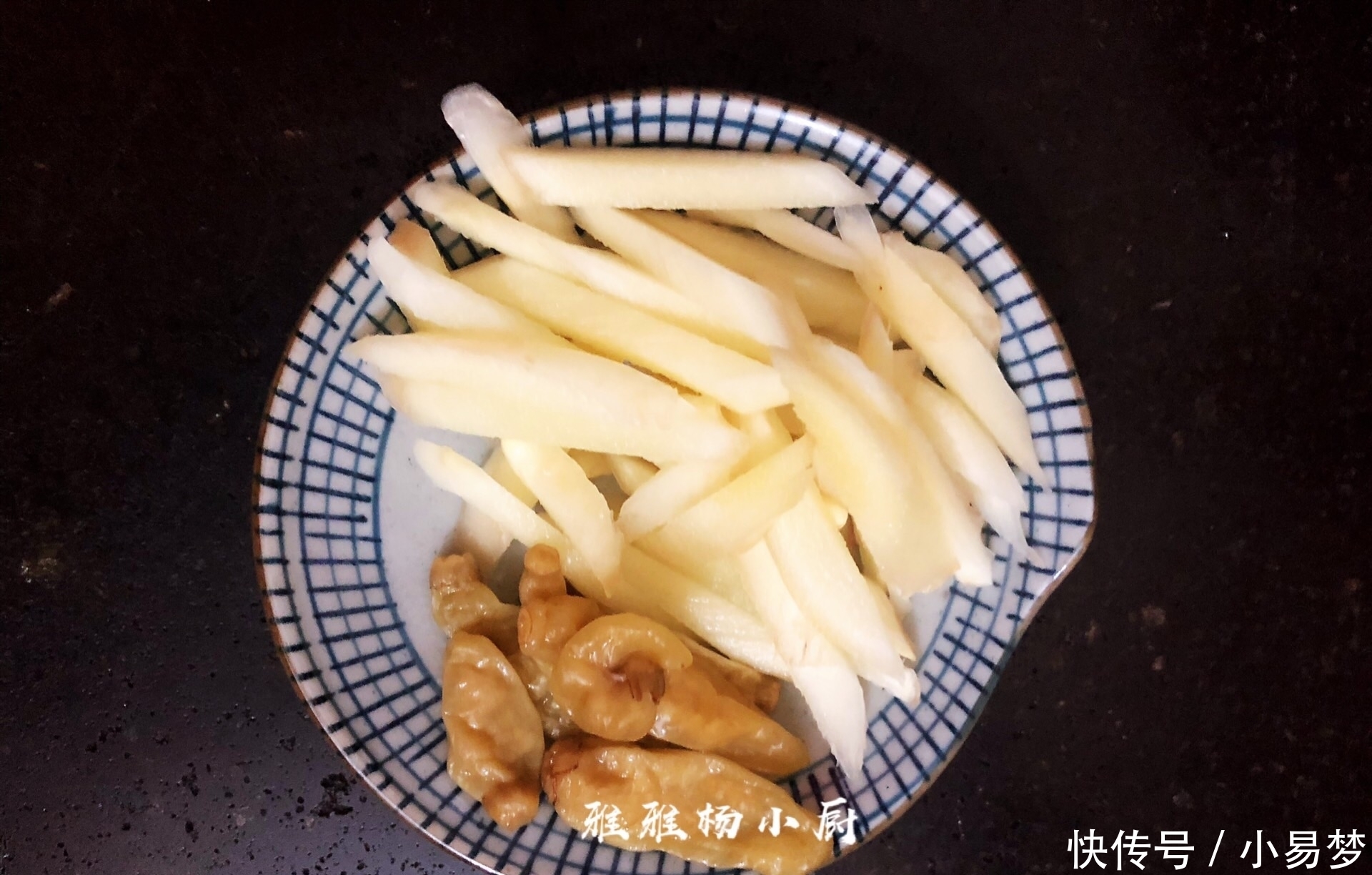  鸭肉和此是绝配，简单爆炒，香嫩开胃，润而不燥，下酒又下饭