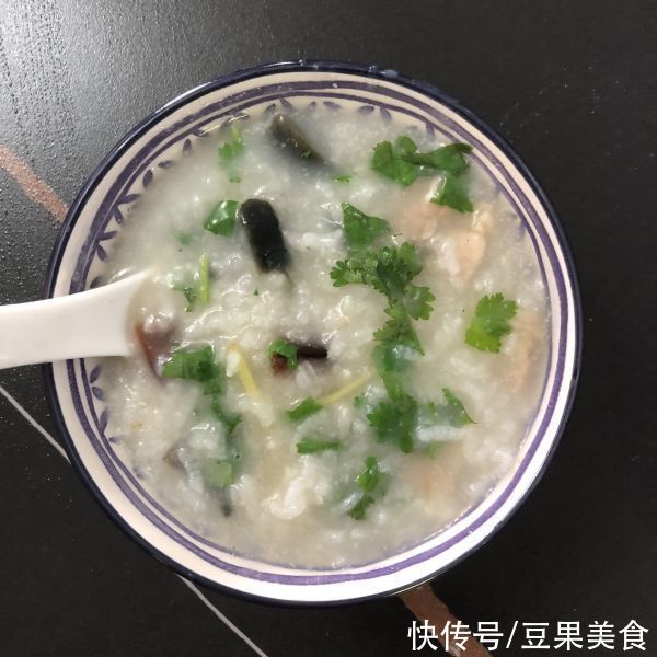 超级简单的皮蛋瘦肉粥，赶快get起来