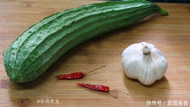 闺蜜三天两头吃此菜,鲜甜多汁又简单,美白补水,40岁像少女