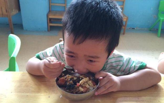 孩子|8岁男童长期积食不长个,医生:3种食物是“软石头”,别再喂娃了