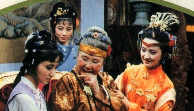 王熙凤|操办秦可卿丧事有什么好处?王熙凤那么积极包揽,她赚了三万两