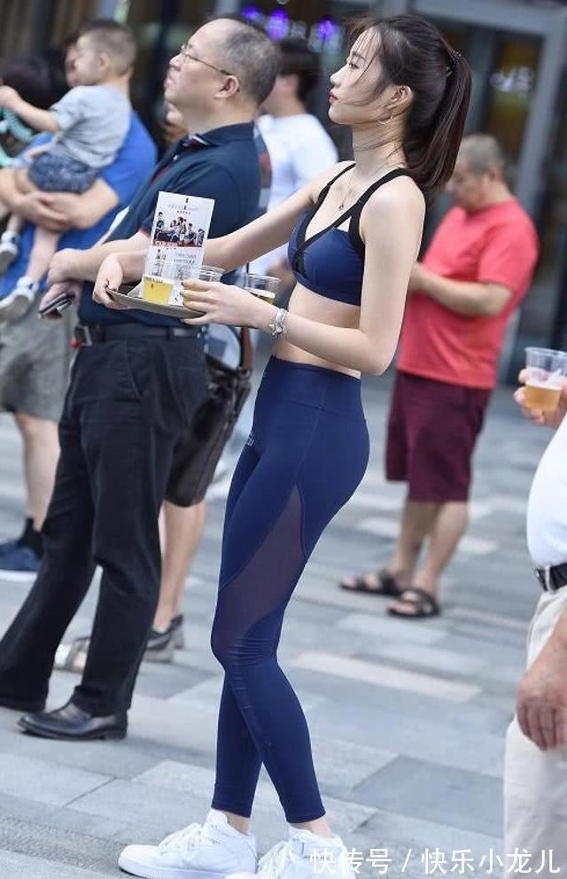 身姿 牛仔裤可以让你展示时尚的身姿,同时打造干练利落的线条