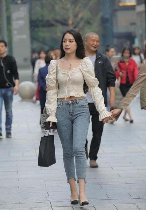 泡泡袖|泡泡袖衬衫和牛仔裤，美丽甜美，爱美女孩的减龄搭配