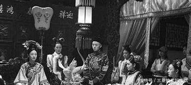 最尴尬|慈禧尴尬的时刻,上厕所忘记带纸!宫女无奈做出这个举动!