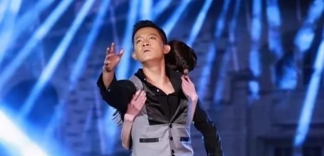 刀鋒1937|太硬核!楊志剛被爾冬升點評后淘汰,扭頭就在公司新戲中隨意挑了個角色