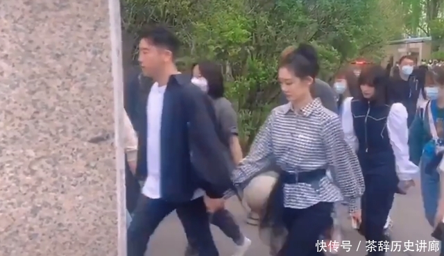 王祖蓝|《奔跑吧》郑恺老婆来了,节目里大秀恩爱,其余嘉宾沦为陪衬