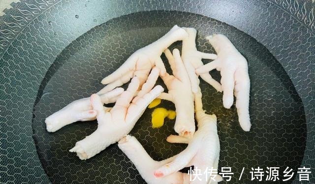 鸡爪这么做最好吃,麻辣鲜香,下酒下饭两相宜!