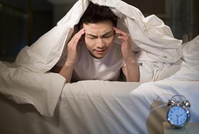 有氧运动|中年男子坚持跑步,虽然瘦了,但皮肤松弛特别显老,多数人中招