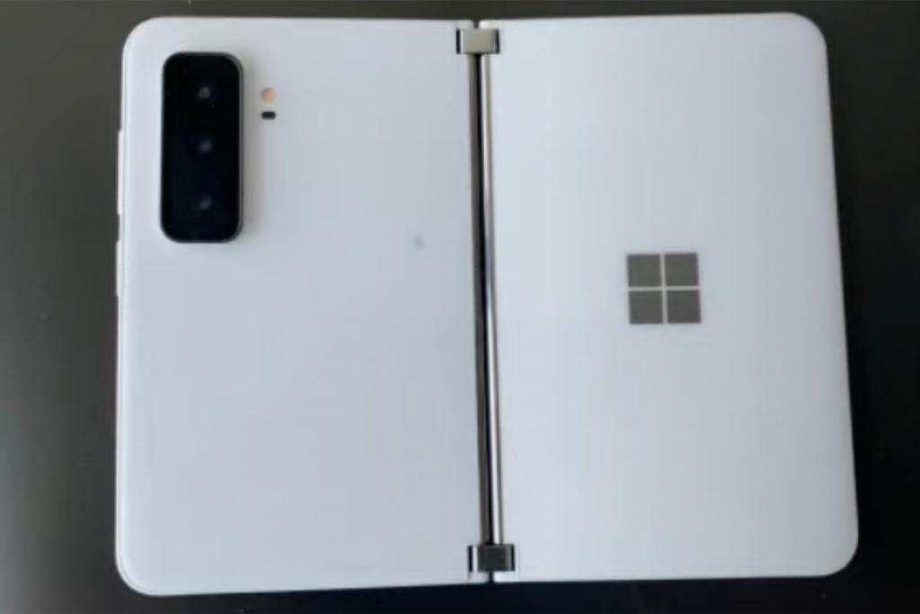 镜头|泄漏出来的微软 Surface Duo 2 有着巨大的三镜头突起