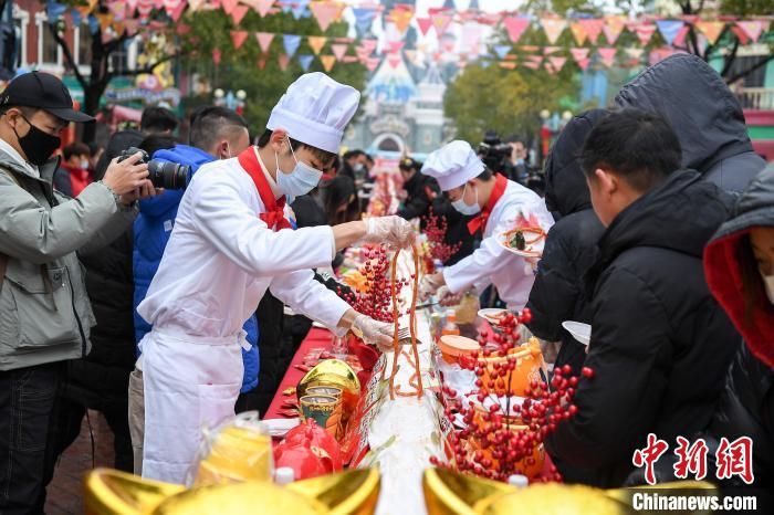 杨华峰|湖南株洲民众共享百米辣条庆新春