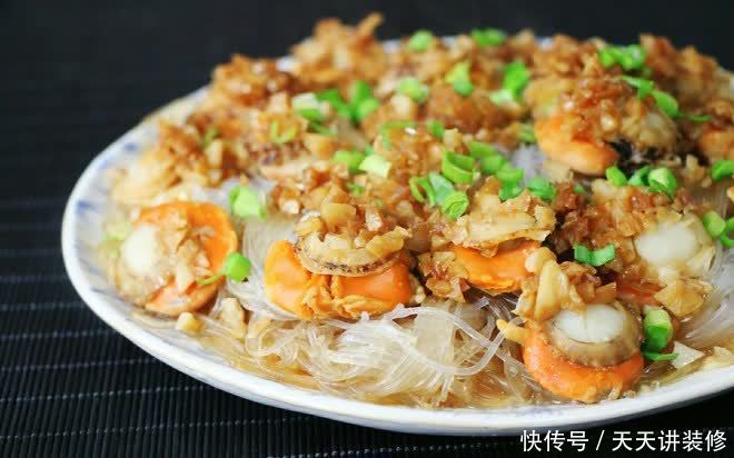 扇贝肉蒸粉丝,配上蒜蓉酱,儿子说特别好吃,终于解馋了