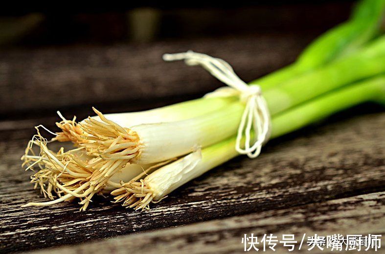 趁大葱便宜，1次买50斤，分享3个保存方法，半年不空不瘪，特新鲜