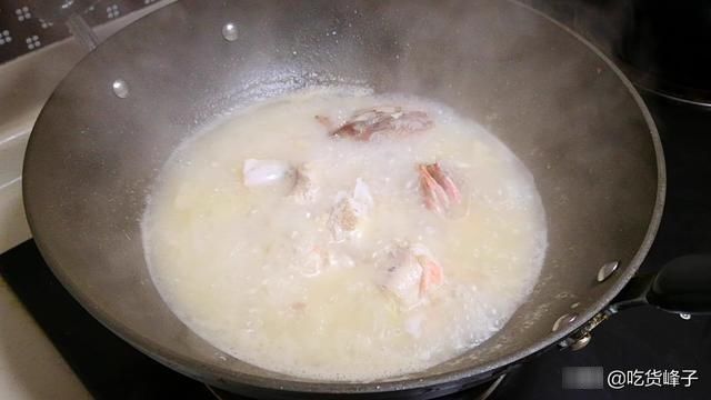 鱼肉|秋天,有钱没钱,多吃这鱼,刺少肉多还便宜,炖汤喝营养高又鲜美