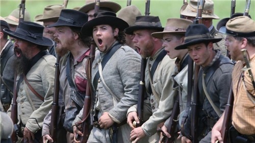 战争|60岁老父亲目睹儿子遭杀害，孤身持枪踏上复仇路，狙杀130名士兵