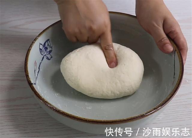 发面饼最好吃的家常做法,蓬松柔软又香甜,比馅饼好吃多了