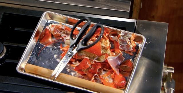 米其林|米其林大厨戈登拉姆齐,完美无痛拆龙虾肉,只需7步骤轻松上手
