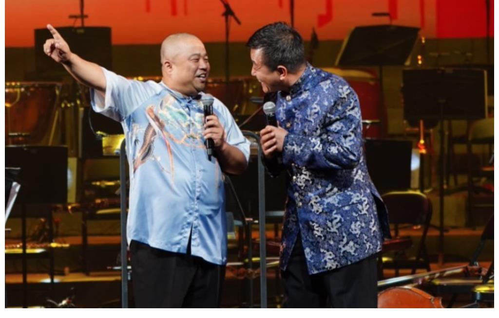 相声|中国广播艺术团艺术季收官，相声名家冯巩压轴登场，现场掌声雷动