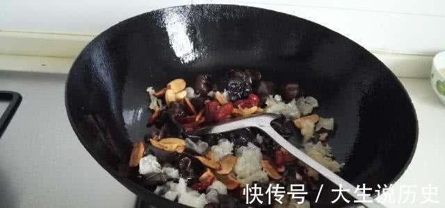 芹菜|此道菜是血管“清道夫”,清理血液垃圾,为身体做个大扫除