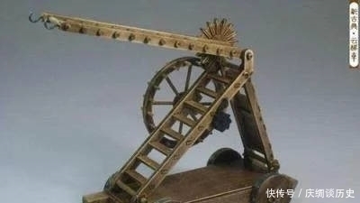 古人守城时,为何不把敌人梯子直接推倒?鲁班:我的发明谁敢推?