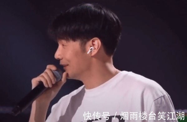 李荣浩|《好声音》第一期李荣浩翻车演唱当红歌曲,未得到李宇春认可