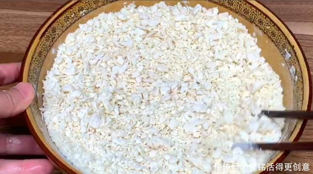 搅拌|做疙瘩汤别用水搅了,学会这个技巧,疙瘩均匀不粘连,上桌就抢光