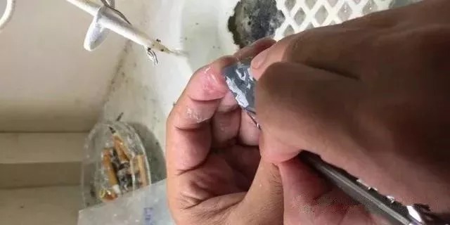 喜获|极品赌石现场切开,喜获6块冰玻大牌,心脏跳不停!