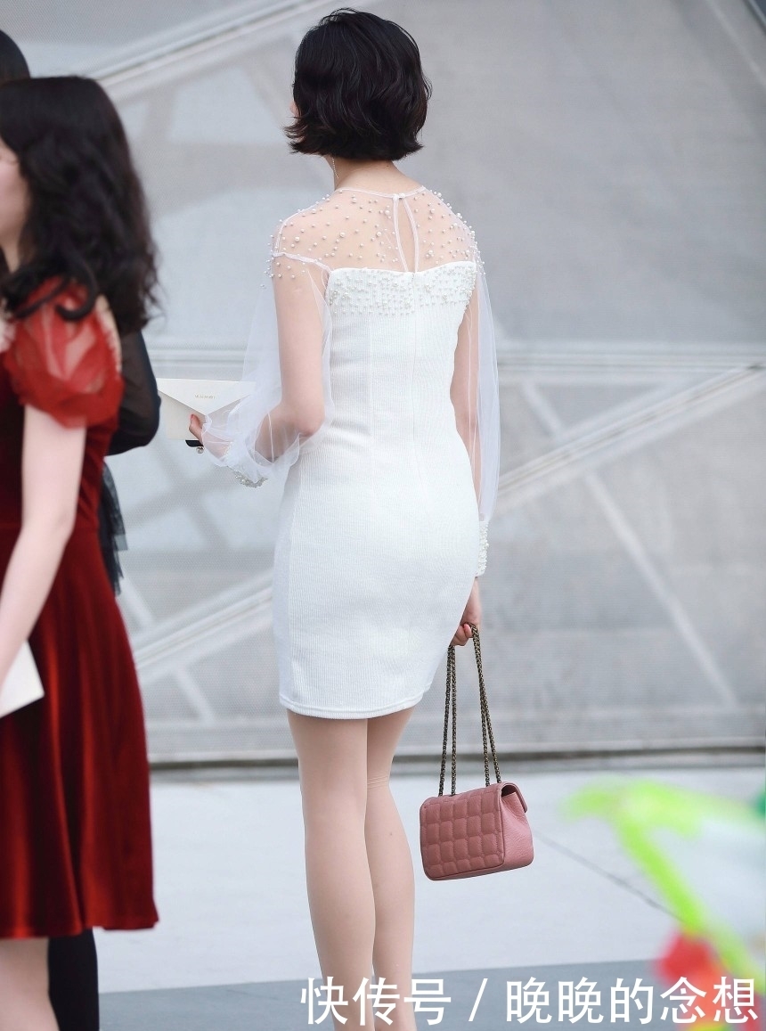 时尚|街拍:身材高挑的短发美女,展现女人的时尚与靓丽!