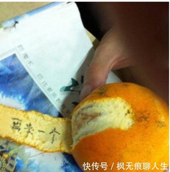 |搞笑笑话:哥们,看你摩托车坐垫就知道你还单身