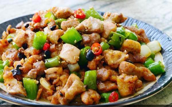 精选美食推荐墨鱼炒荷兰豆,藤椒小炒鸡腿肉,秋葵烧牛肉的做法