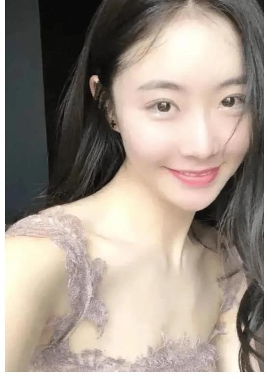 收盘价|霍尊殃及芒果超媒，市值蒸发600亿，新女友被扒与陈露完全相反