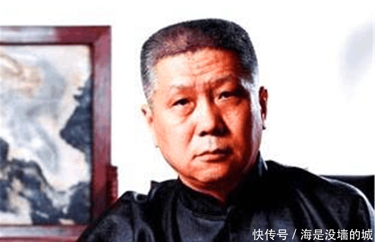 早年间马未都拿珍藏宝物供人欣赏, 众人都说是赝品, 老马呵呵一笑!