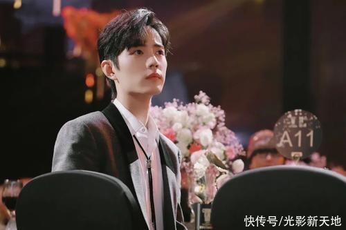 王一博粉丝养号事件惊动官媒,《人民日报》发文揭露背后黑产