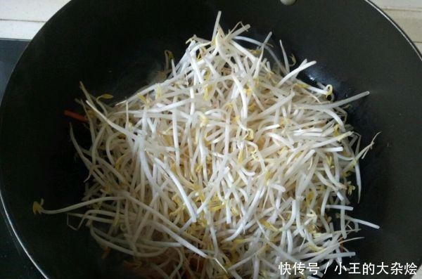 炒豆芽时加点“它”，豆芽更加清脆爽口，没有豆腥味！