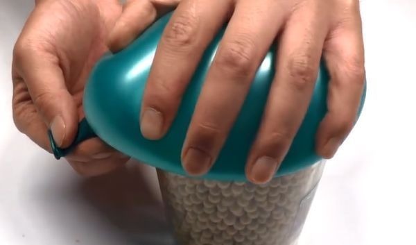 把气球装水放冰箱里冻一冻,好多人不知道有啥用,学会受用一生!