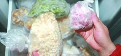 真的|万万别把蔬菜和塑料袋一起放进冰箱里,真的是太危险了,要小心了