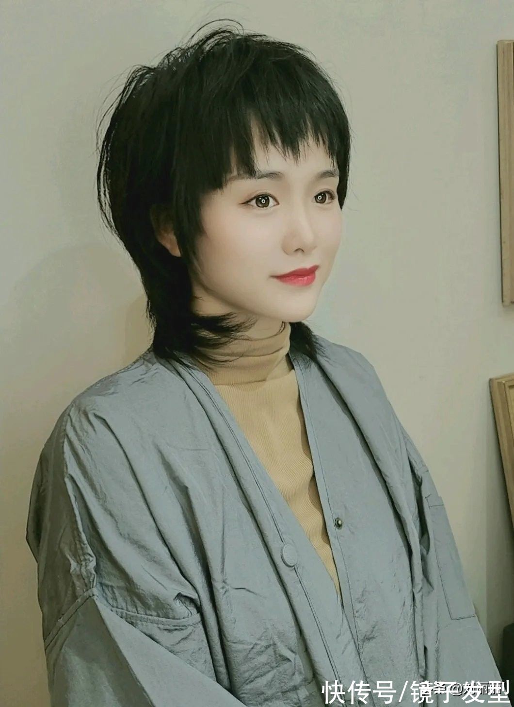 漂亮姐姐 是该换换发型了，春节发型18款，洋气时尚很美满