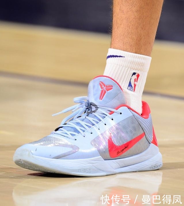 NBA球员上脚:保罗·乔治上脚PG5,欧文上脚中国年