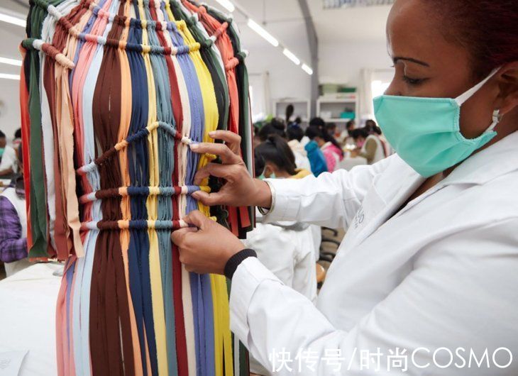 塞纳河畔走秀的Chloé，把长裙走进了我心里|T型台 | 手袋