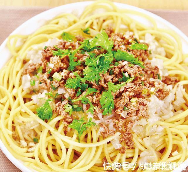 小勺|在家也能制作牛肉红酒意大利面，面滑肉嫩，酒香飘溢，快来试试吧