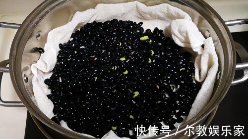 晓峰|黑豆放锅里蒸一蒸,作用拿钱都买不到,80岁奶奶偷教妙招,真管用