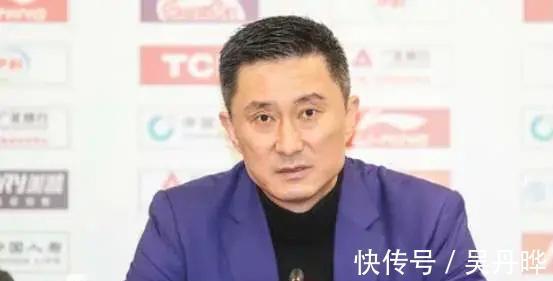 胡明轩|胡明轩又惹争议!杜锋怒批曾繁日时,你注意到易建联的表情没有?